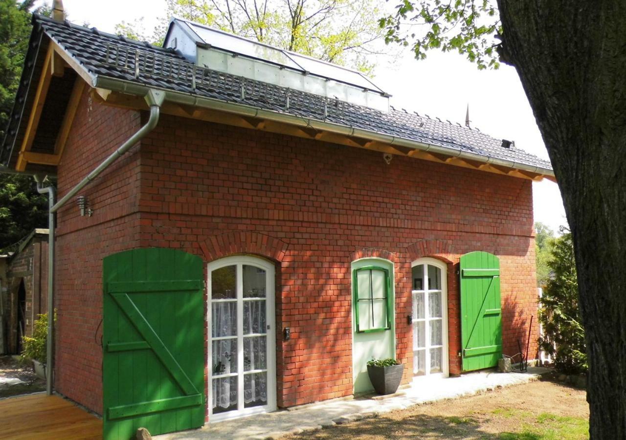 Bahnhof Droyssig - Uebernachten Im Denkmal Екстер'єр фото